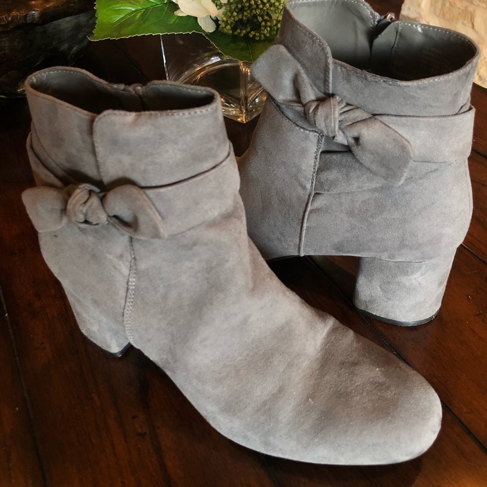 Womens Suede Gray Bow Tie Booties